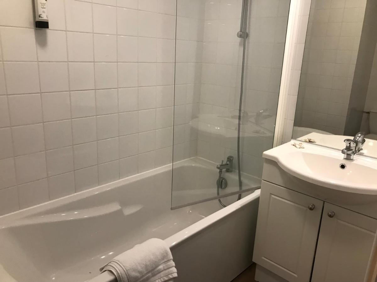 Logis Hotel Saint-Joseph Sancoins エクステリア 写真