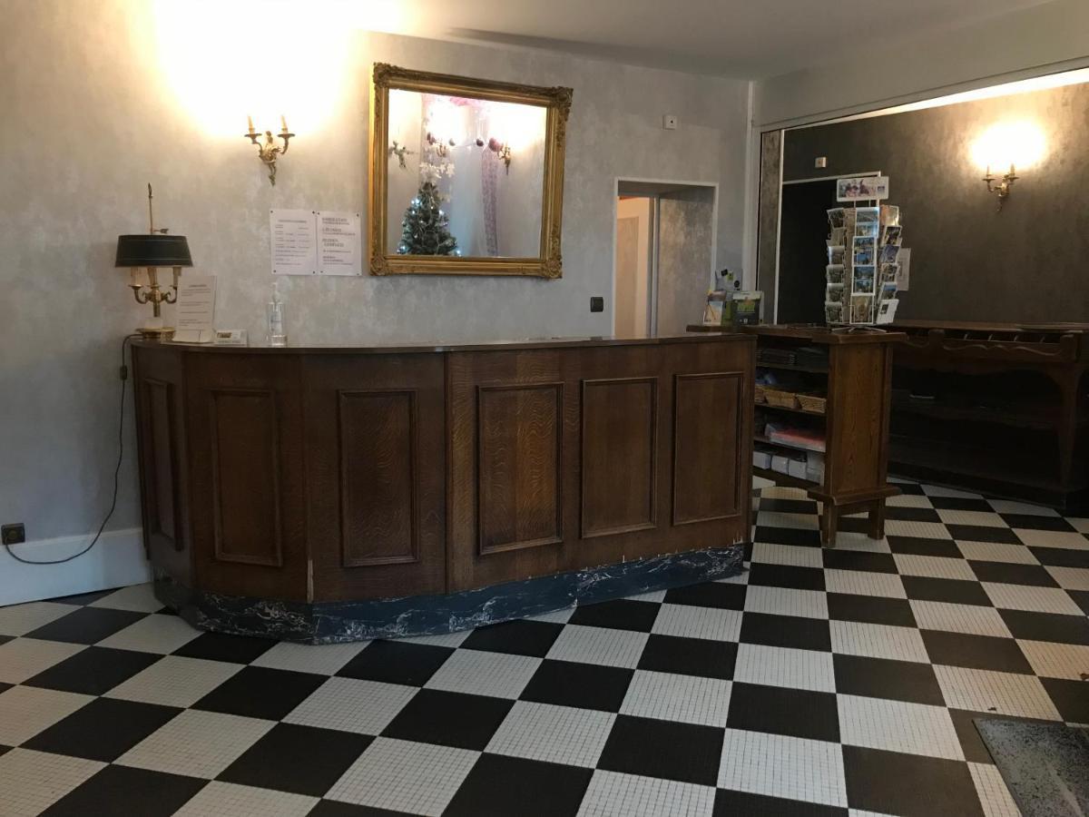 Logis Hotel Saint-Joseph Sancoins エクステリア 写真