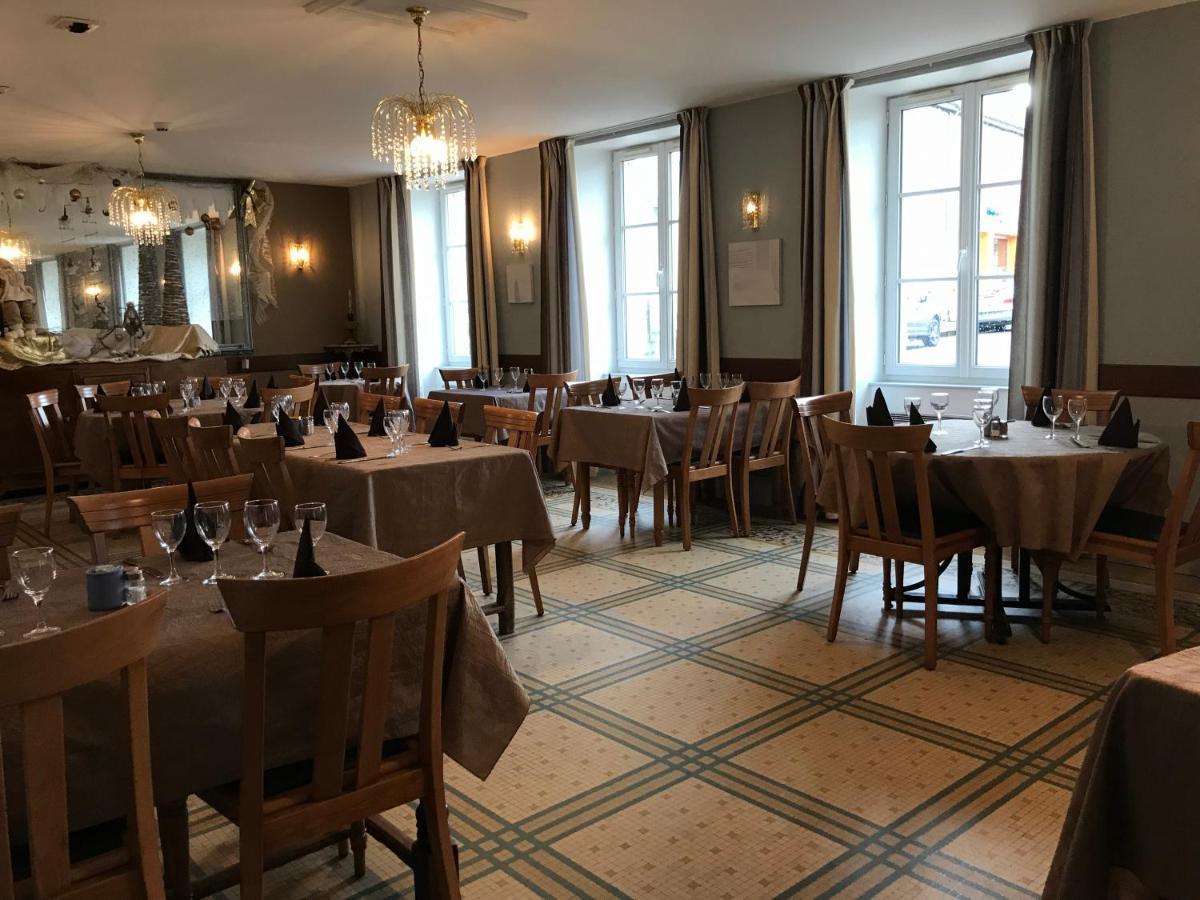 Logis Hotel Saint-Joseph Sancoins エクステリア 写真