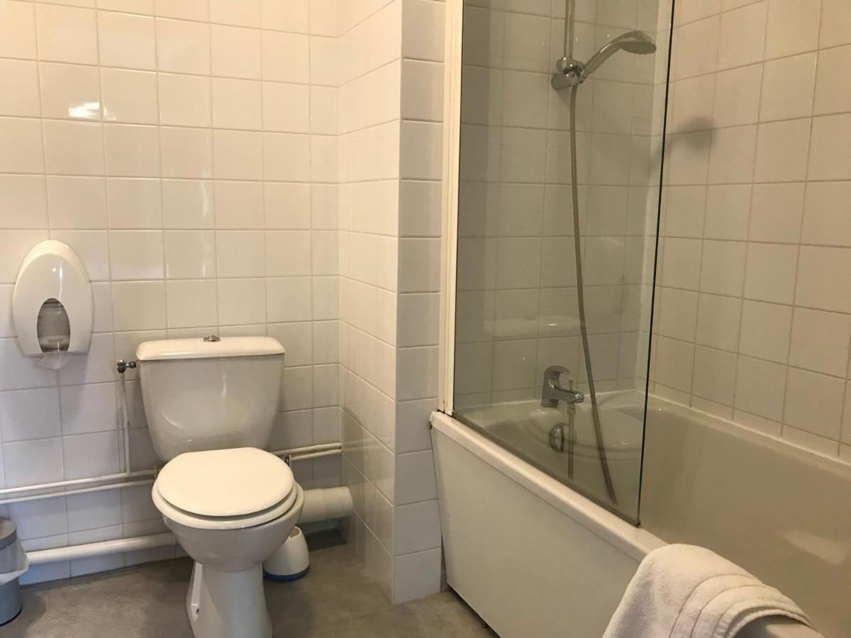 Logis Hotel Saint-Joseph Sancoins エクステリア 写真