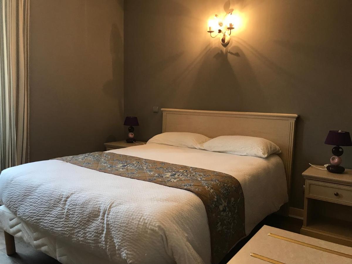 Logis Hotel Saint-Joseph Sancoins エクステリア 写真