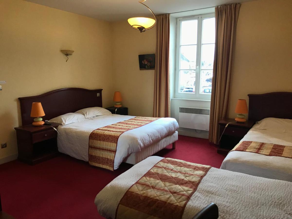 Logis Hotel Saint-Joseph Sancoins エクステリア 写真
