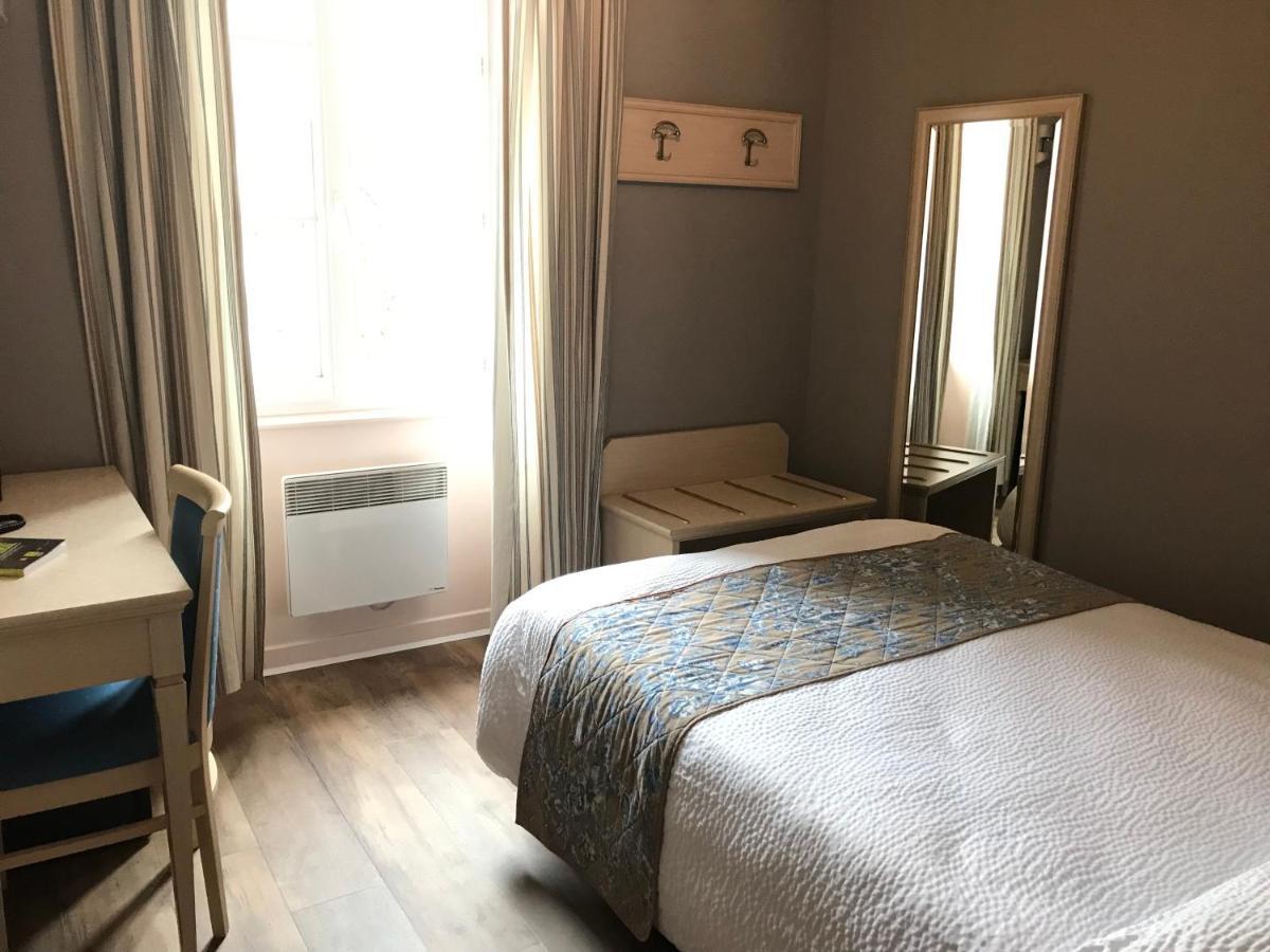 Logis Hotel Saint-Joseph Sancoins エクステリア 写真