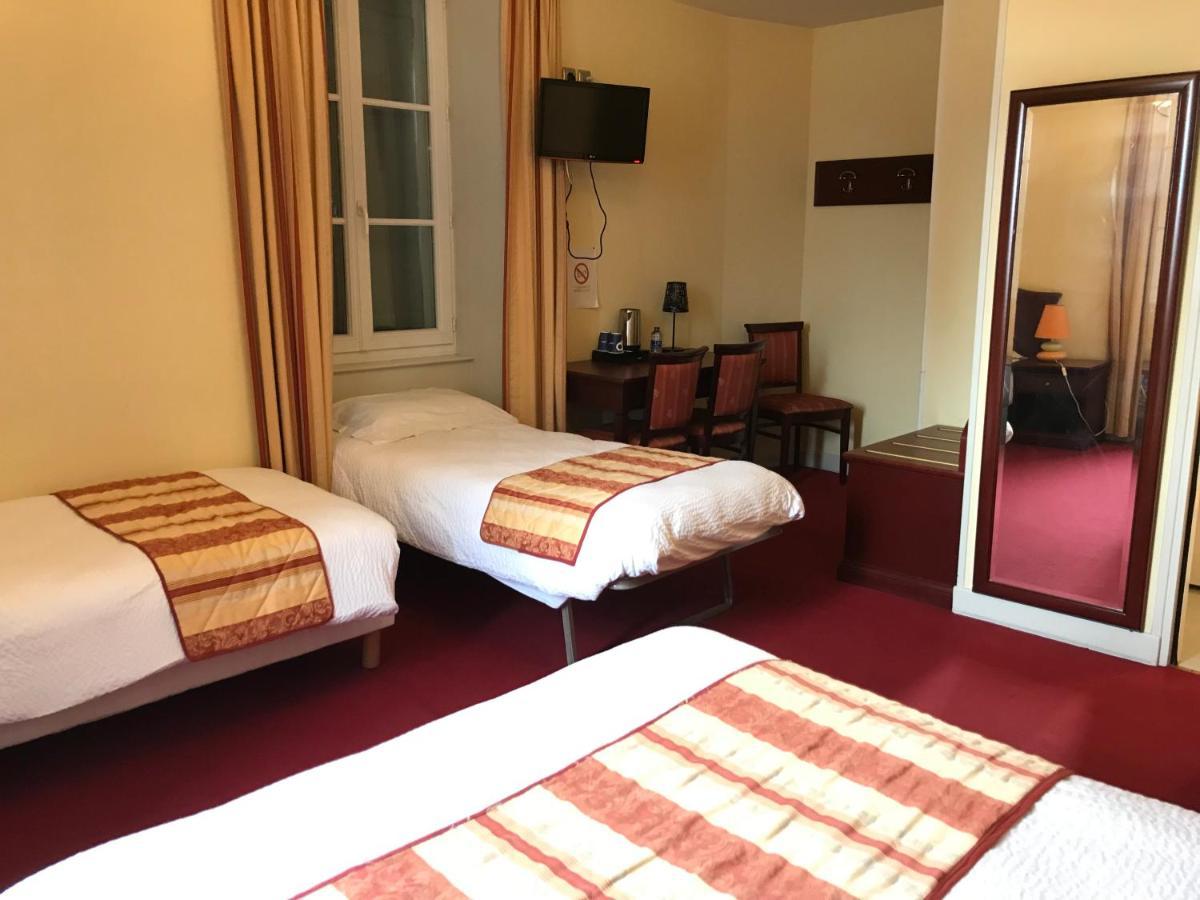 Logis Hotel Saint-Joseph Sancoins エクステリア 写真