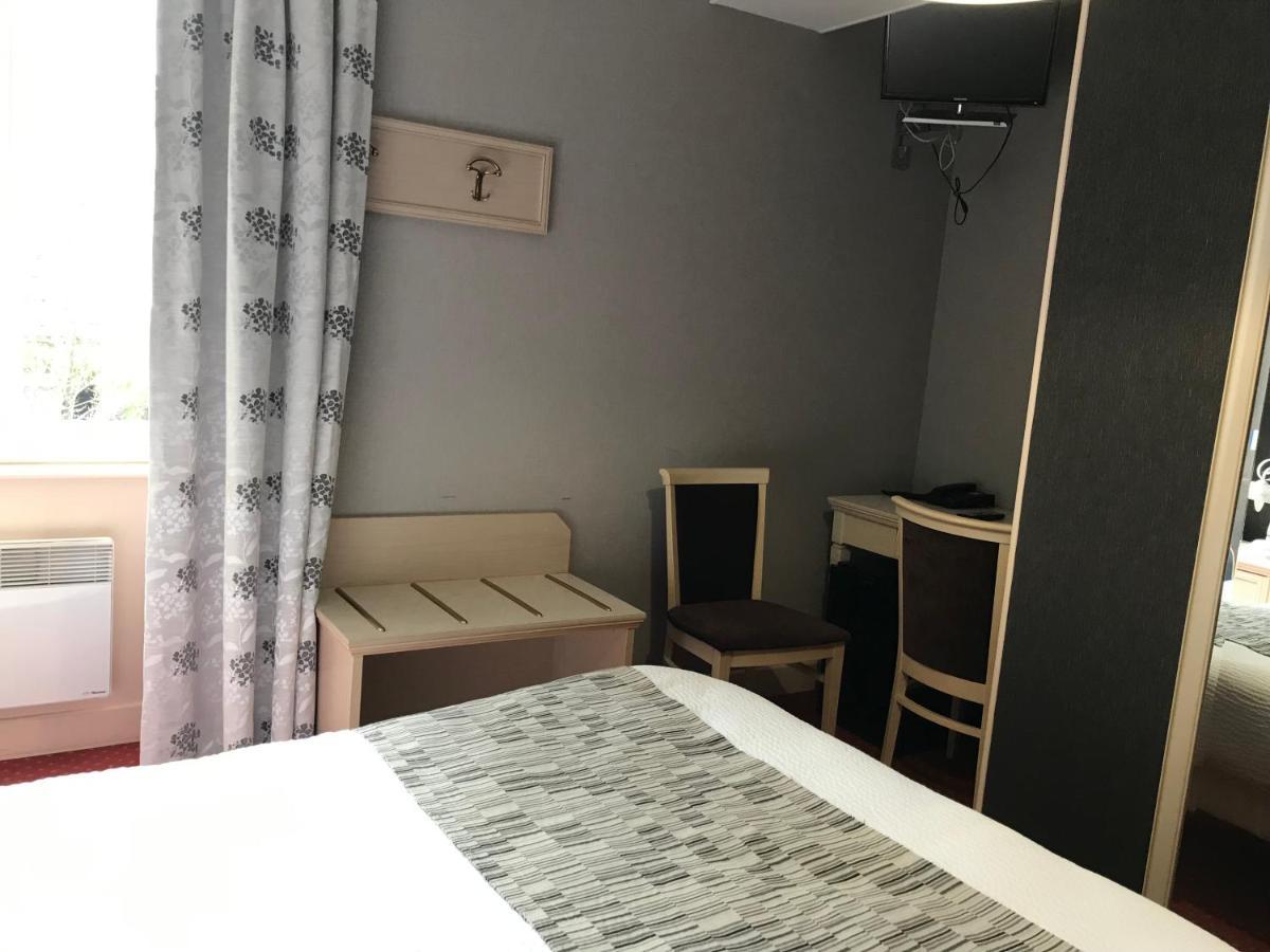 Logis Hotel Saint-Joseph Sancoins エクステリア 写真