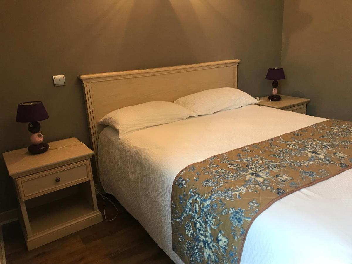 Logis Hotel Saint-Joseph Sancoins エクステリア 写真